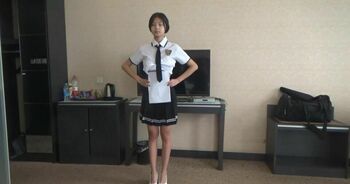 白丝袜小艾学生制服桌脚缚  瘦小的女女怎么玩都可