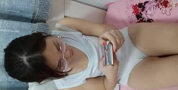 少女的房间里 棉袜教的按摩+困堵嘴蒙眼 纯美女生